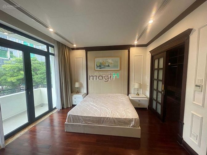 Hình ảnh Cho Thuê Biệt Thự Ba Son 10 x 25m Hầm 4 Tầng Full Nội Thất Chỉ 150Tr
