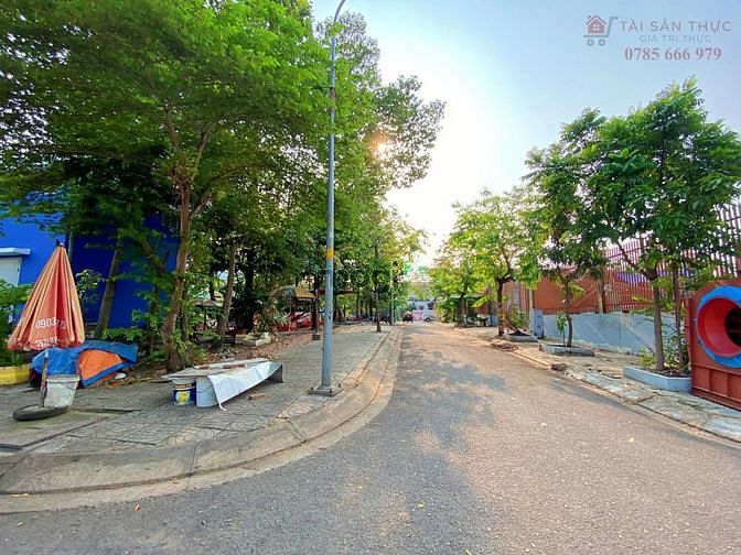 Hình ảnh Đất thổ cư DT lớn ngang 11m - Góc 2 MẶT TIỀN ngay Vạn Phúc City