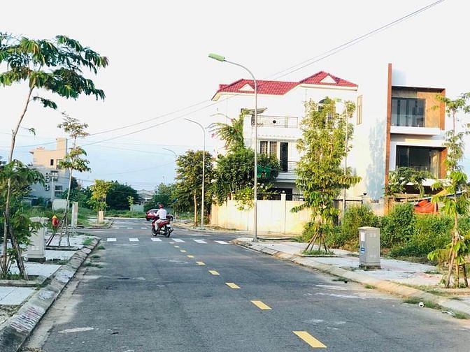 Hình ảnh Lô đất đẹp 100m2 HXH 5m có vỉa hè 4,5 m, sổ hồng riêng.