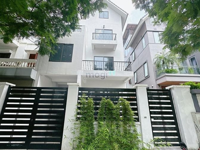 Hình ảnh Cho thuê BT láng Quốc Tế Thăng Long 200/135m2 4 tầng mặt 10m 60 tr/th