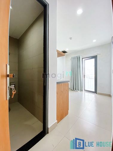 Hình ảnh Phòng mới xây full nội thất cửa sổ lớn ngay CV Hoàng Văn Thụ.