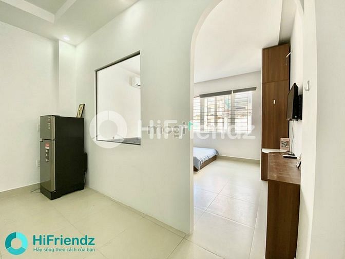 Hình ảnh CHDV 40m2 full nội thất cửa sổ ban công ngay sân bay