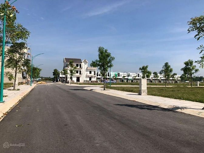 Hình ảnh Bán đất đi Canada đường Nguyễn Quý Cảnh,Q 2, giá 2tỷ590/80m2, sổ riêng