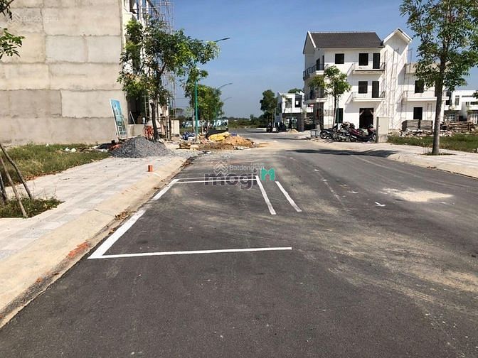 Hình ảnh Bán đất đi Canada đường Nguyễn Quý Cảnh,Q 2, giá 2tỷ590/80m2, sổ riêng