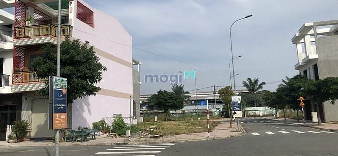 Hình ảnh Lô đất đẹp vuông vức 90m2,giá 2tỷ700,sổ riêng,Lê Văn Lương,Quận 7
