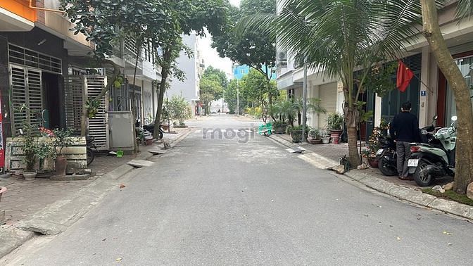 Hình ảnh Bán đất TĐC Giang Biên, mảnh đất giá tốt nhất khu vực. K có mảnh thứ 2