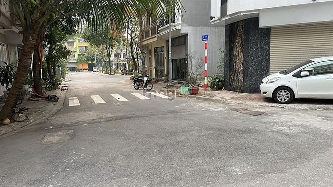 Hình ảnh Bán đất TĐC Giang Biên, mảnh đất giá tốt nhất khu vực. K có mảnh thứ 2