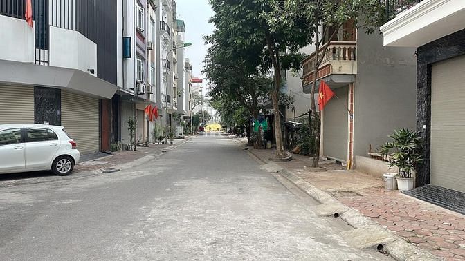 Hình ảnh Bán đất TĐC Giang Biên, mảnh đất giá tốt nhất khu vực. K có mảnh thứ 2