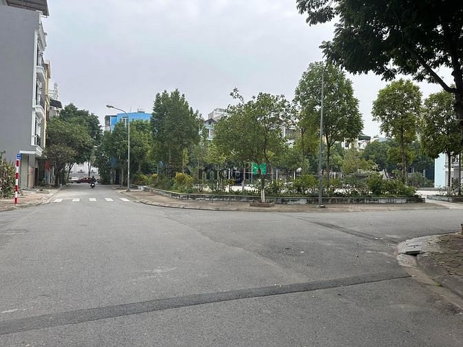 Hình ảnh Bán đất TĐC Giang Biên, mảnh đất giá tốt nhất khu vực. K có mảnh thứ 2