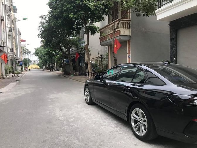 Hình ảnh Bán đất TĐC Giang Biên, mảnh đất giá tốt nhất khu vực. K có mảnh thứ 2