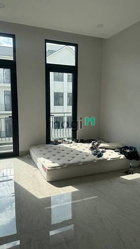 Hình ảnh cho thuê tầng nhà phố hai phòng ngủ chỉ 8tr