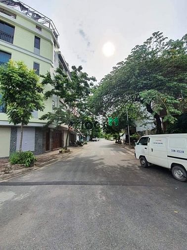 Hình ảnh Đất phân lô ô tô tránh TĐC Giang Biên, vỉa hè 3m, thoáng vĩnh viễn