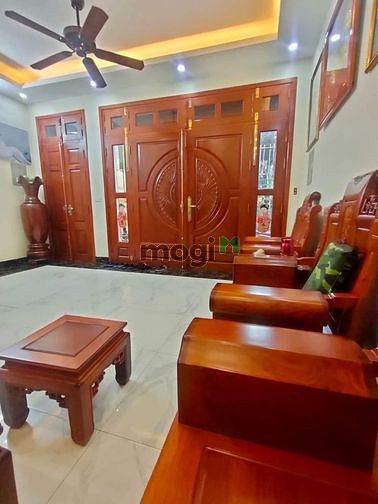 Hình ảnh Nhà 5 tầng thang máy, dân xây chắc chắn phố Đức Giang