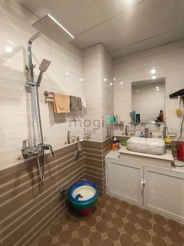 Hình ảnh Nhà 5 tầng thang máy, dân xây chắc chắn phố Đức Giang