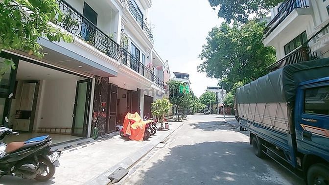 Hình ảnh Nhà đẹp TĐC xóm Lò Thanh Am. Nhà đẹp long lanh, dân xây mới 99%