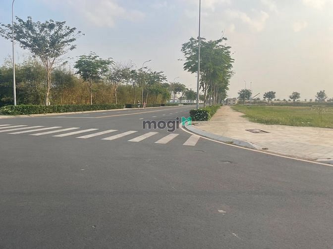 Hình ảnh Ngộp vốn cần bán lô 68m2,giá 2tỷ9,sổ riêng,Võ Văn Kiệt,Quận Tân Bình