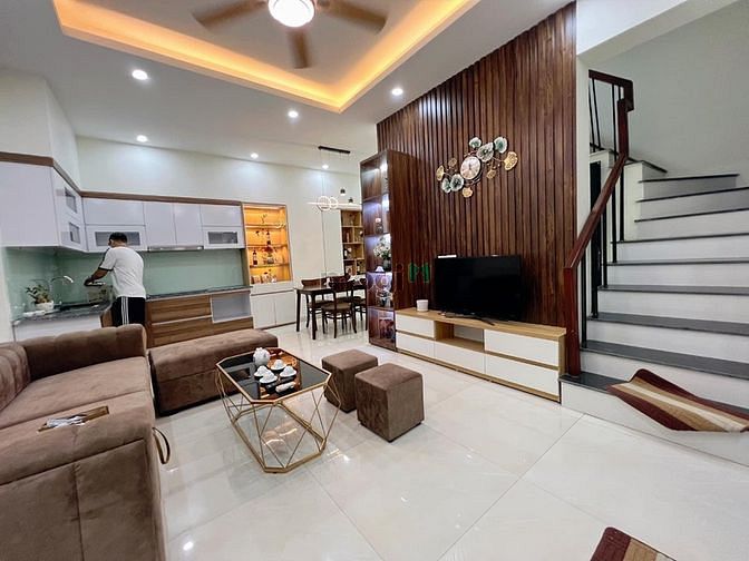 Hình ảnh Bán nhà Phố Trạm 45m2- 5 tầng-mt 4m–Ô TÔ TRÁNH–KINH DOANH–HƠN 6 TỶ