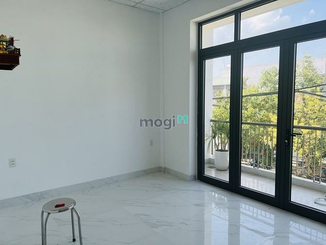 Hình ảnh BÁN NHÀ 2 Tầng, 77m2, 3pn, MỚI Ở NGAY, Ô TÔ ĐỖ SÁT NHÀ, GẦN CMT8, 2.x