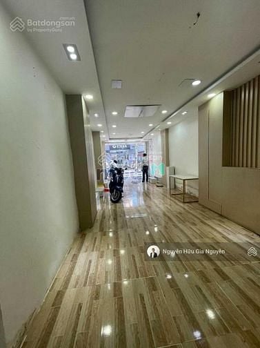 Hình ảnh Cách Mạng Tháng Tám Quận 3 - Giá thuê 30tr/tháng