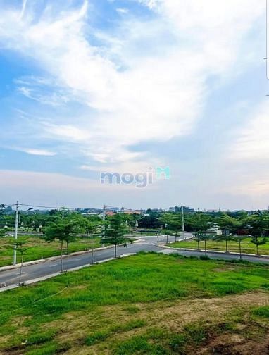 Hình ảnh Bỏ ra 2tỷ2 sở hữu ngay đất 80m2 + sổ hồng Đ.Nguyễn Văn Quá, Quận 12