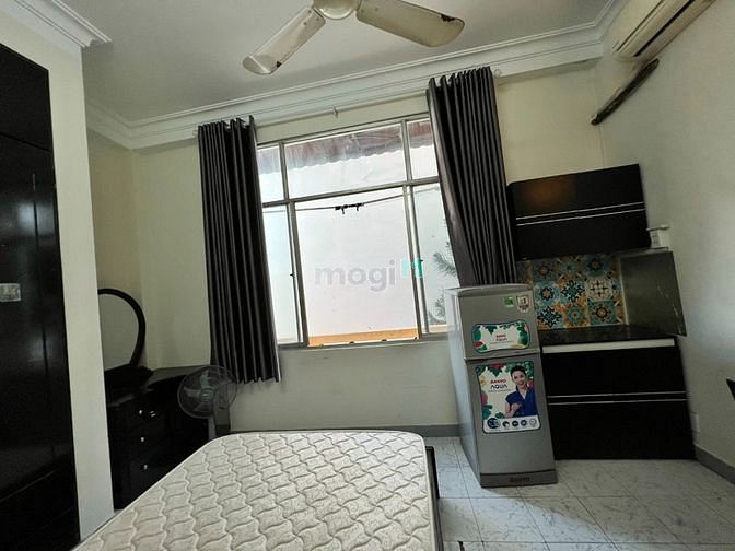 Hình ảnh Phòng bancol, cửa sổ lớn siêu thoáng mát (gần sân bay)