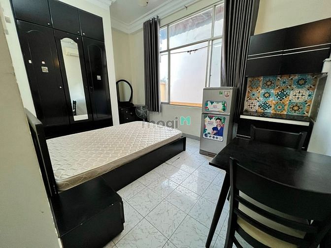 Hình ảnh Phòng bancol, cửa sổ lớn siêu thoáng mát (gần sân bay)
