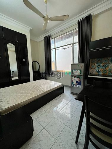 Hình ảnh Phòng bancol, cửa sổ lớn siêu thoáng mát (gần sân bay)