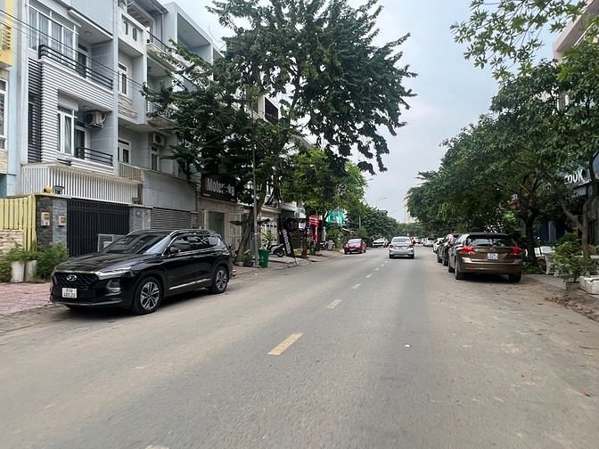 Hình ảnh Bán Đất Biệt Thự Góc đường Cao Đức Lân, An Phú Quận 2. 200m2 32 Tỷ TL.