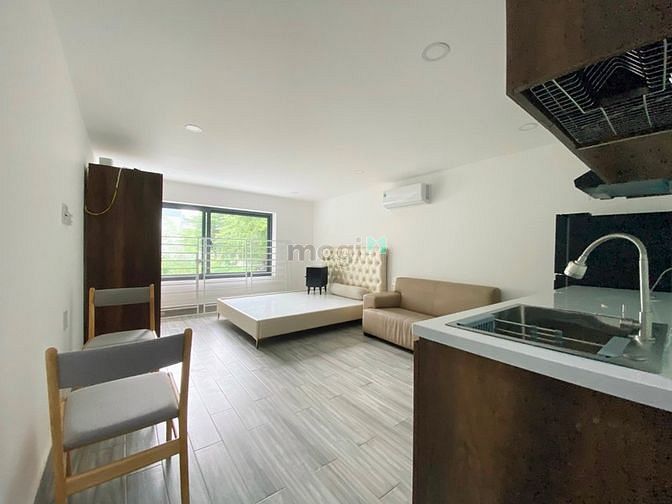 Hình ảnh Trống Studio cửa sổ lớn FULL nội thất nắng chiếu vào phòng