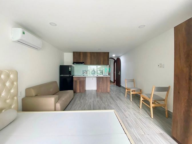 Hình ảnh Trống Studio cửa sổ lớn FULL nội thất nắng chiếu vào phòng