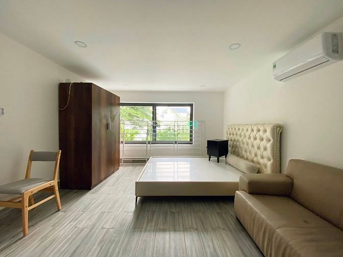 Hình ảnh Trống Studio cửa sổ lớn FULL nội thất nắng chiếu vào phòng