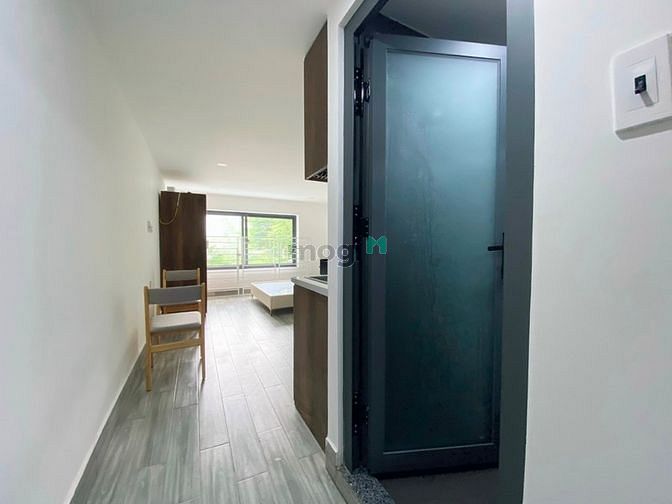Hình ảnh Trống Studio cửa sổ lớn FULL nội thất nắng chiếu vào phòng