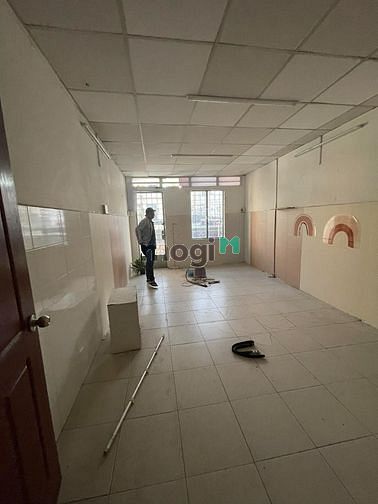 Hình ảnh 2 lầu, 30tr/tháng, Mặt Tiền Cách Mạng Tháng 8 Quận 3, S 4x17m.