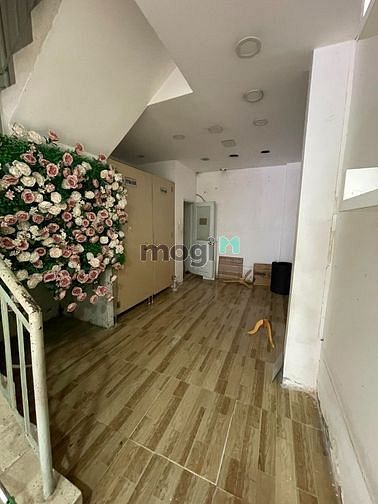 Hình ảnh 2 lầu, 30tr/tháng, Mặt Tiền Cách Mạng Tháng 8 Quận 3, S 4x17m.