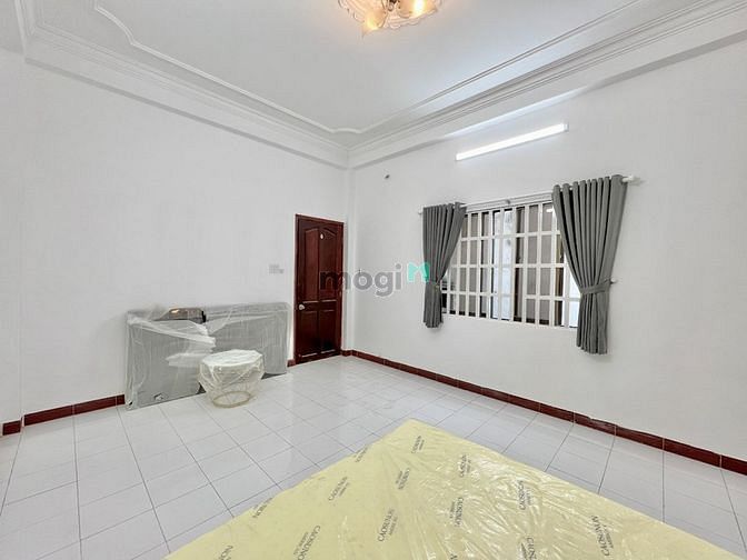 Hình ảnh Studio cửa sổ lớn gần sân bay, Đại học Huflit