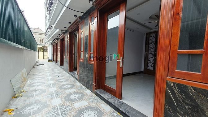 Hình ảnh Ô tô đỗ trước nhà , mặt tiền rộng , ngõ thông
