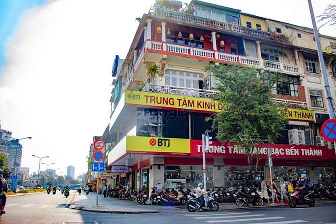 Hình ảnh Cho thuê góc 2 mặt tiền Lê Lợi quận 1