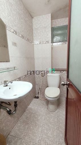 Hình ảnh Cho Thuê Nhà Hẻm Xe Hơi 42C Hoàng Hoa Thám, P7, Bình Thạnh.