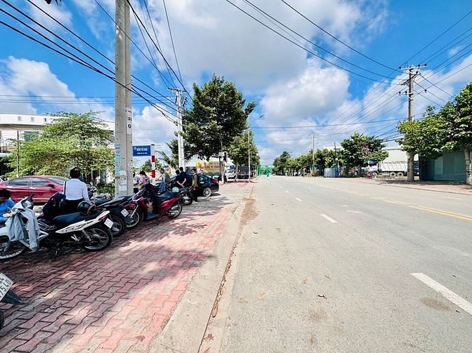 Hình ảnh Bán Lô Đất Mặt Tiền Đường Bùi Thị Xuân- Gần chợ Tân Bình, Dĩ An