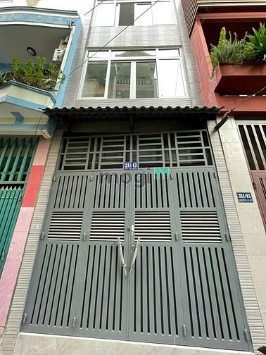 Hình ảnh Studio Cửa Sổ Full kính bao thoáng tone trắng dễ thương ngay Hoàng Văn