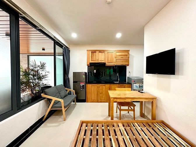 Hình ảnh Studio full nội thất có cửa sổ lớn gần toà Etown