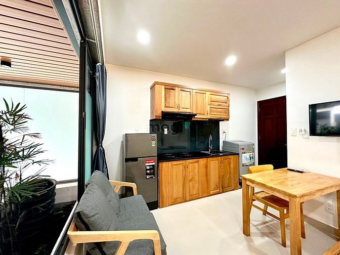 Hình ảnh Studio full nội thất có cửa sổ lớn gần toà Etown