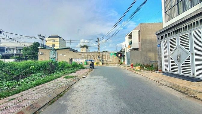 Hình ảnh Lô góc 2 mặt tiền ngang 5.7m đường Lê Văn Việt, giá 4.9 tỷ