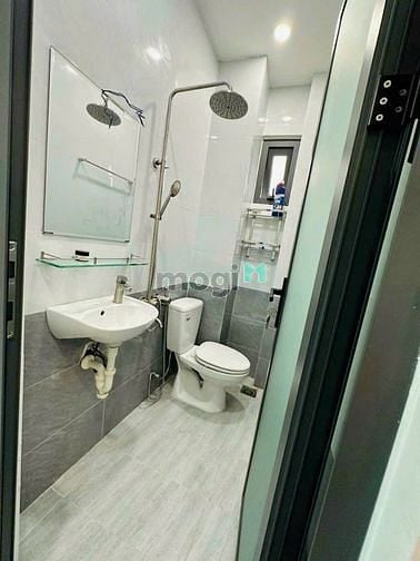Hình ảnh Ở không hết dư 1 phòng lầu 3 cho thuê, khu Tên Lửa, 4x6m, sạch, mới