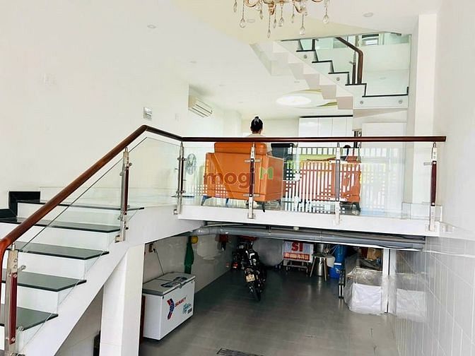 Hình ảnh Cho Thuê Nhà Nguyên Căn Phường Tân Thuận Tây