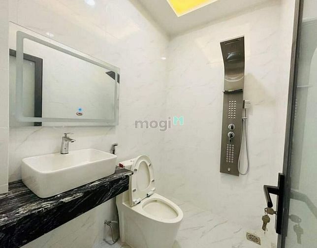 Hình ảnh Ly Dị Bán Nhà Nguyễn Tất Thành,Q4,80m²/2,2 Tỷ, SHR,Gần UBND LH Thư