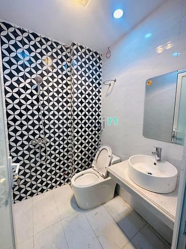 Hình ảnh Chính chủ b.á.n nhà Tôn  Đức Thắng – Đống Đa. Diện tích 40m2, 5tầng, m