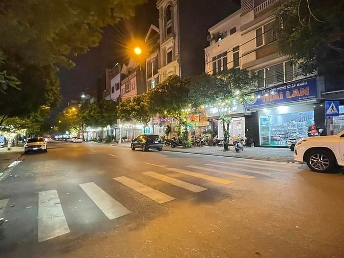Hình ảnh Nhà cổ linh, kinh doanh sầm uất, oto tránh, gần ngày aeon, 68m, mặt: