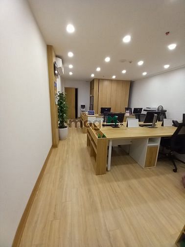 Hình ảnh VĂN PHÒNG CHO THUÊ 130m2 Full đồ mới 98%