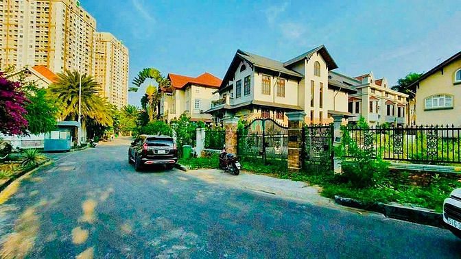 Hình ảnh Chính Chủ Bán Gấp Lô Góc Compound Thảo Điền - Q2 - 9x Tỷ